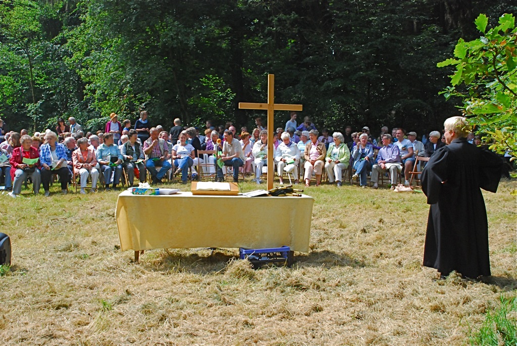 » Pfingsten: Erste Präsenz-Gottesdienste auch in den ev. Gemeinden ...
