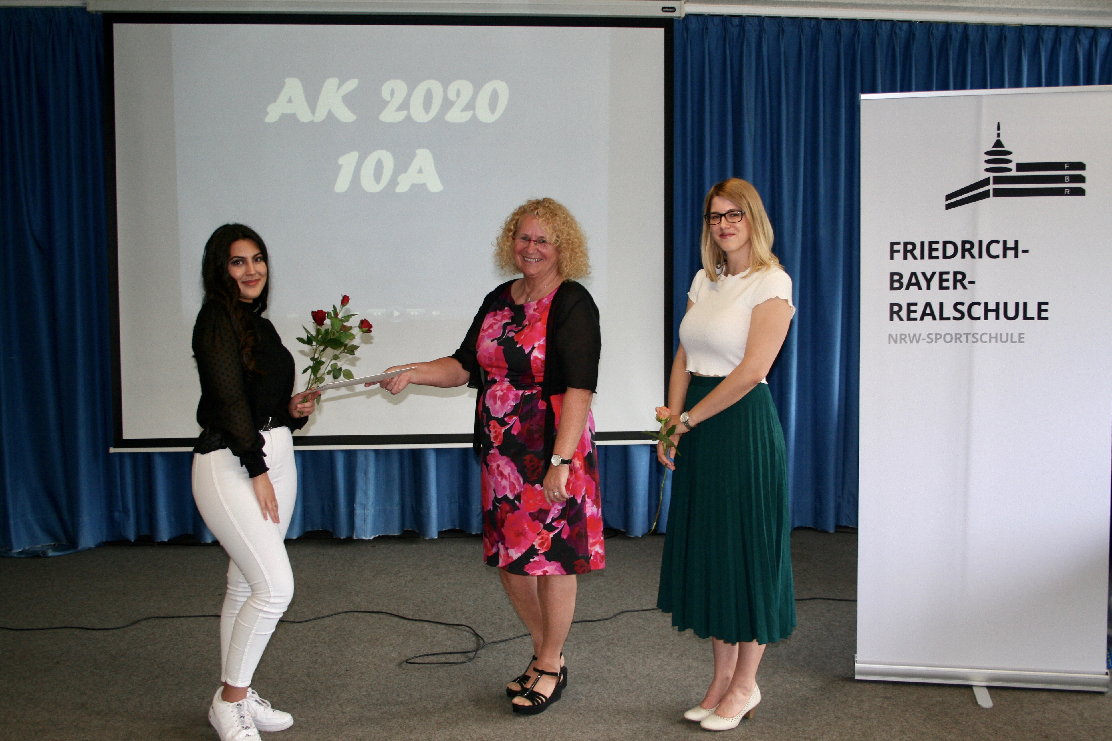  » Bayer-Realschule: Abschlusszeugnisse coronabedingt in Etappen Motiv 