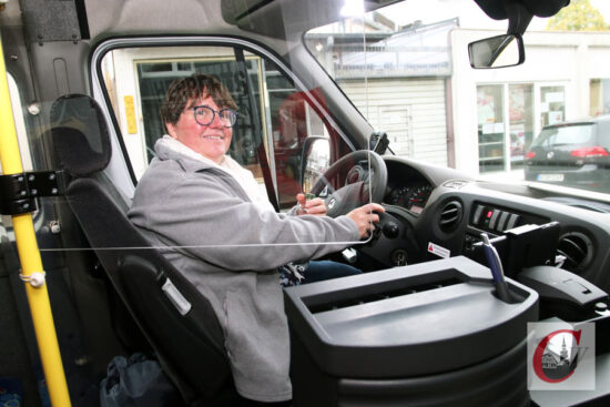 Noch-Bürgermeisterin Ulla Abé ist seit einigen Wochen ehrenamtliche Bürgerbus-Fahrerin. | Foto: Meinhard Koke