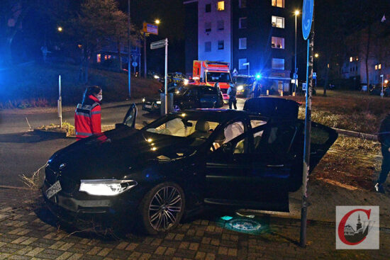 Endstation für den BMW war im Kreisverkehr an der Augustastraße. | Foto: Odette Karbach