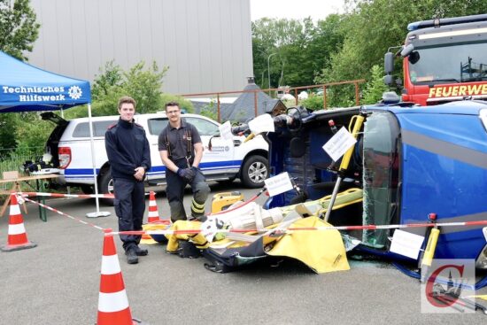 Mit spektakulären Übungen demonstrierten die Feuerwehr und Hilfsorganisationen bei dem FFH-Fest ihr Können. | Foto: Marion Heidenreich