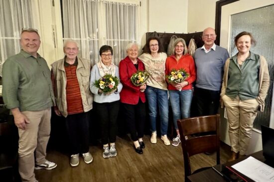 Der CTG-Vorstand mit den JubilarInnen der Turngemeinde: Margret Siemon (3.v.l.), das neue Ehrenmitglied Eva Tuschhoff (mi.) sowie Horst und Irmtraud Köllner (2./3.v.r.). | Foto CTG