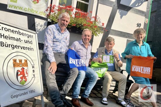 Die bunten „Kulturbeutel“ des CHBV werden auf dem Jubiläumsfest „975 Jahre Cronenberg" gegen eine Spende erhältlich sein. | Foto: Meinhard Koke