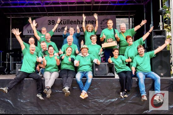 Freude bei den OrganisatorInnen und Helfenden des Bürgervereins Küllenhahn: Obwohl Petrus nur zum Teil mitspielte, die 39. Auflage des Hoffests war wieder ein stimmungsvoller Erfolg. | Foto: Marion Heidenreich