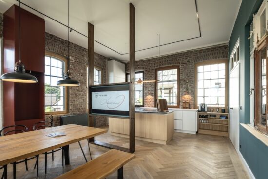 Möbel, Fenster, Böden, Türen oder Maßküchen,… : Ein Blick ins Innere der neuen Ausstellung der Tischlerei Otterbein. | Foto: www.steckenfotodesign.eu