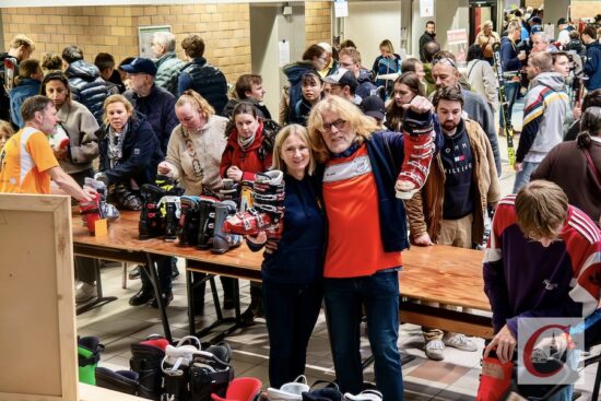 Gedränge herrschte auch wieder vor dem Stand im Schulzentrum Süd, an dem der Ski-Club Cronenberg das passende Schuhwerk fürs Ski-Vergnügen anbot… | Foto: Marion Heidenreich
