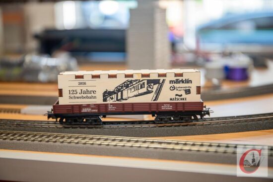 Der Märklin-Waggon mit dem Schwebebahn-Jubiläums-Motiv. Foto: Marcus Müller